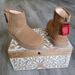 UGG Classic Mini Logo Zip Suede Boot
